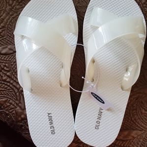 **New Old Navy criss cross flip flops